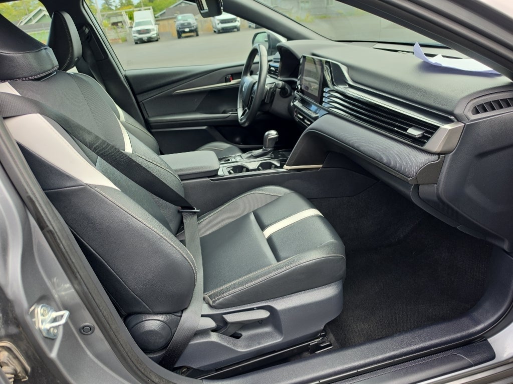 2025 Toyota Camry Hybrid SE