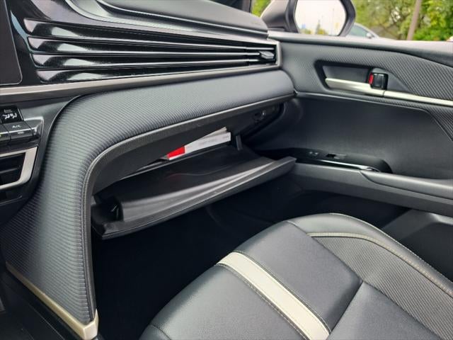 2025 Toyota Camry Hybrid SE
