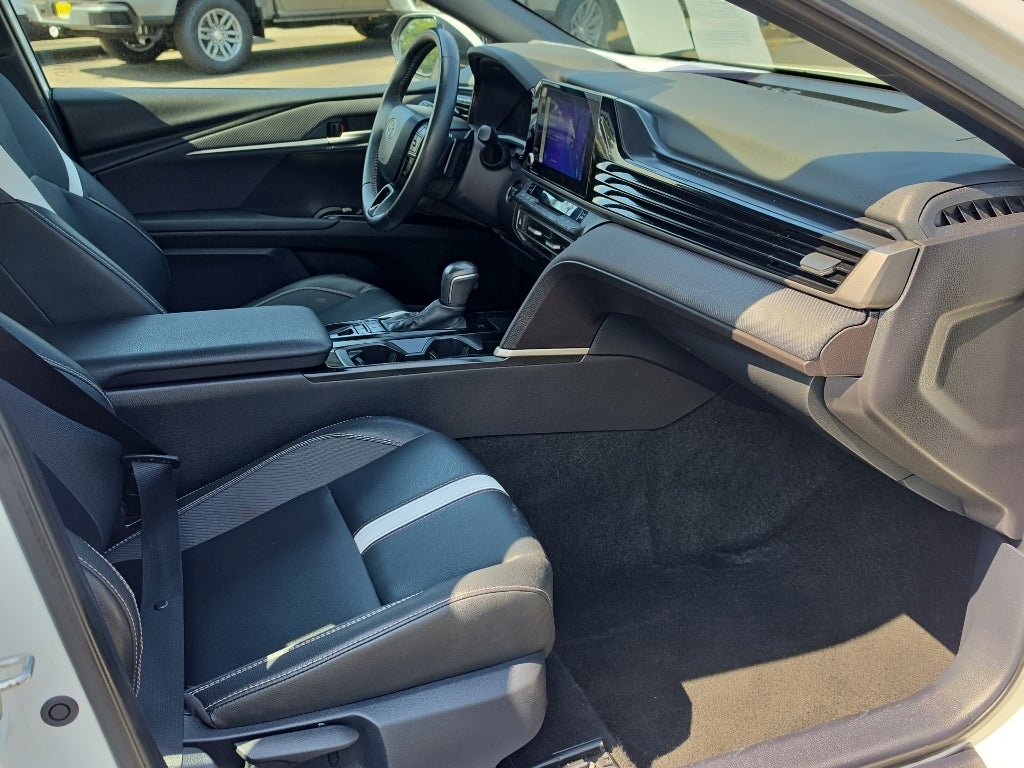 2025 Toyota Camry Hybrid SE