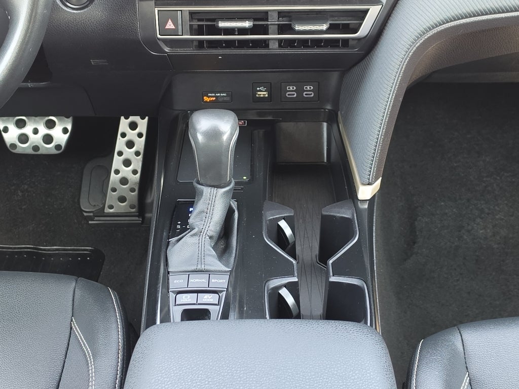 2025 Toyota Camry Hybrid SE