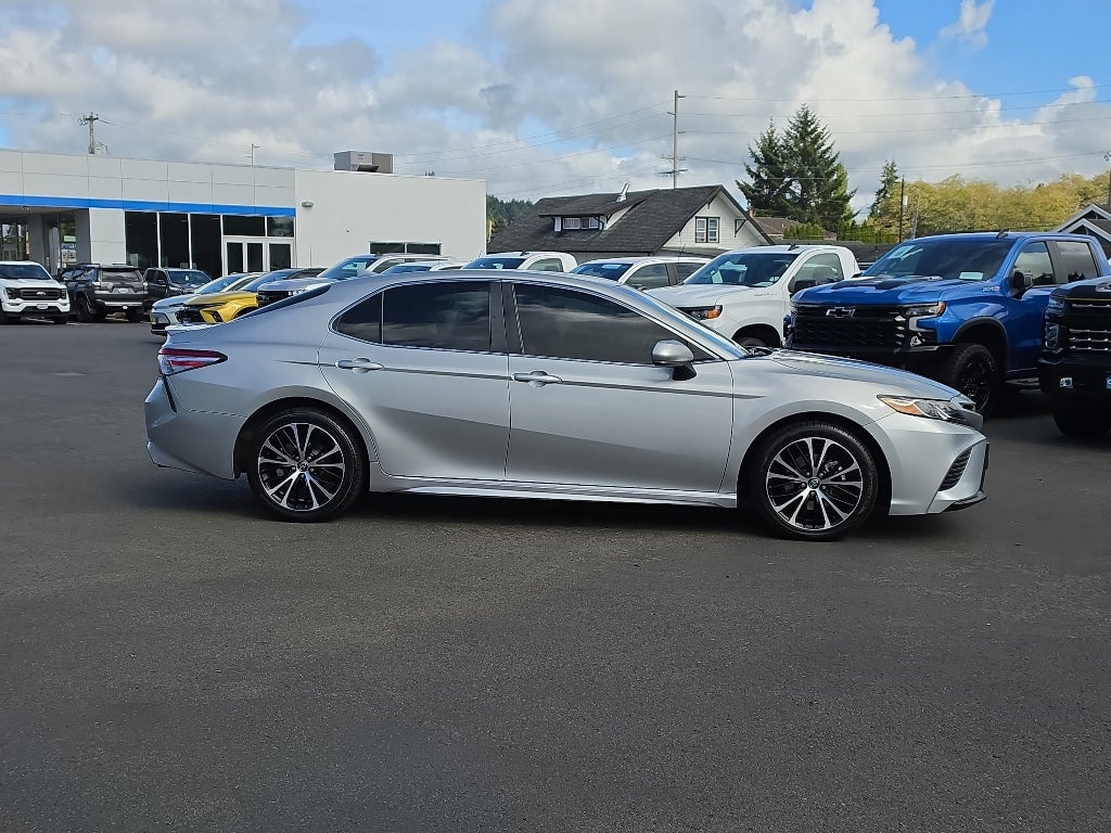 2020 Toyota Camry SE