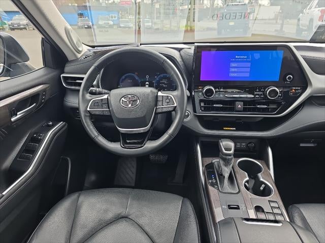 2023 Toyota Highlander Hybrid Hybrid Platinum