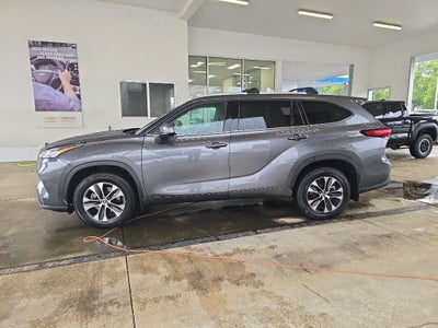 2022 Toyota Highlander Hybrid Hybrid XLE