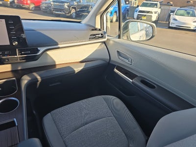2024 Toyota Sienna LE