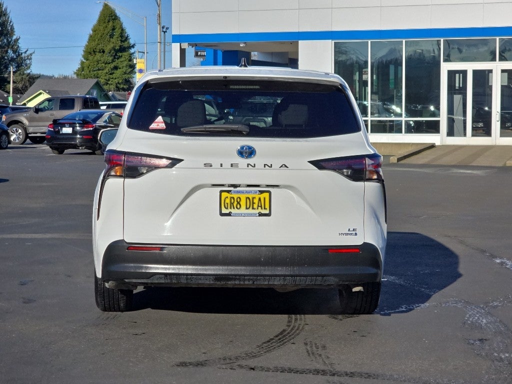 2024 Toyota Sienna LE