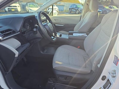 2024 Toyota Sienna LE
