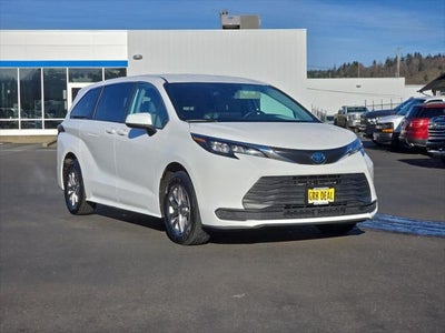 2024 Toyota Sienna LE