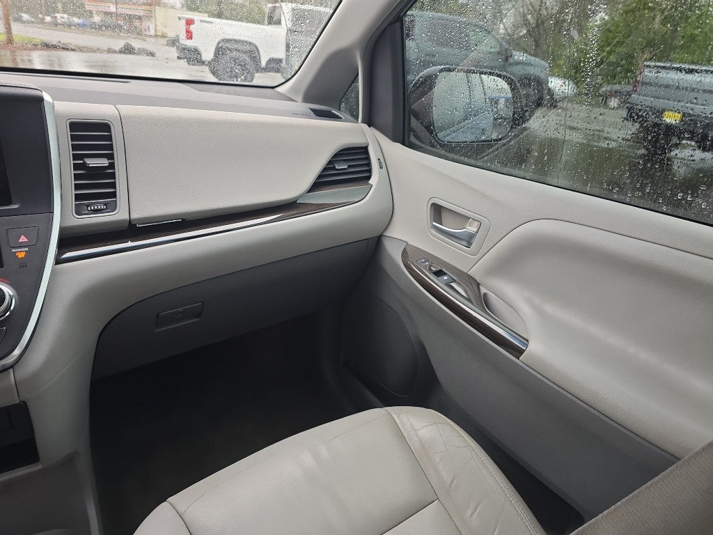 2015 Toyota Sienna XLE