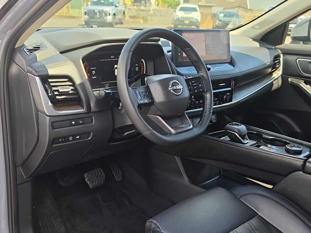 2025 Nissan Rogue Platinum