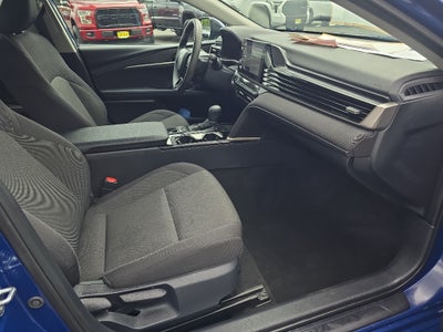 2025 Toyota Camry Hybrid LE