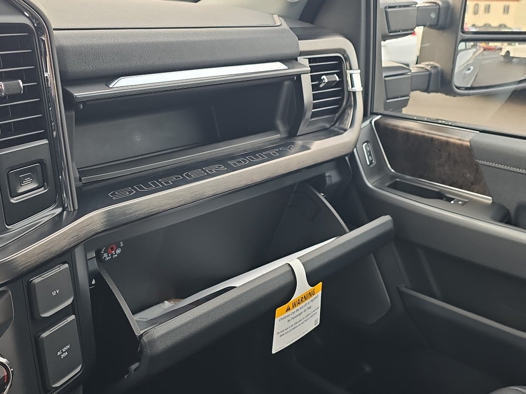 2026 Ford Super Duty LARIAT