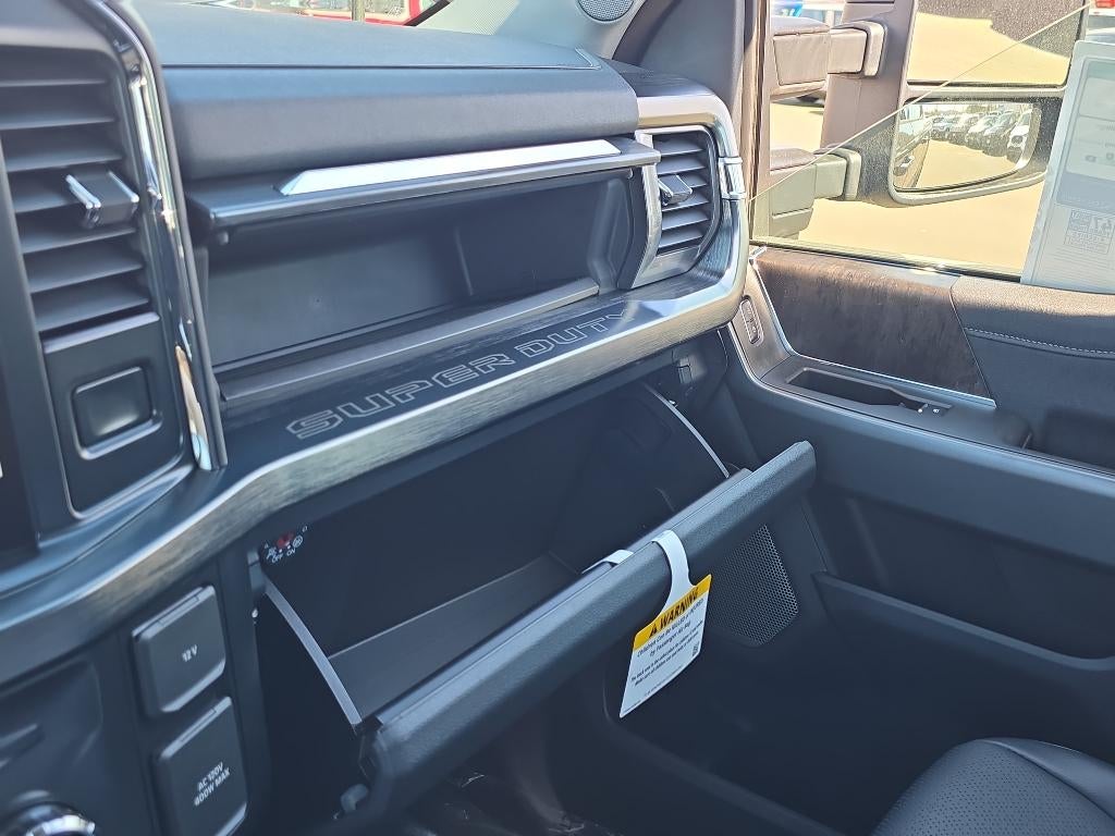 2025 Ford Super Duty LARIAT