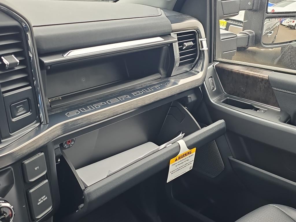 2025 Ford Super Duty LARIAT