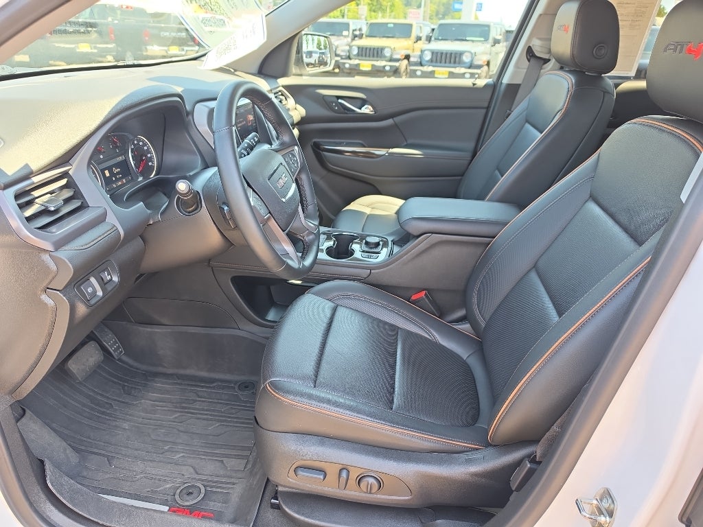 2023 GMC Acadia AT4