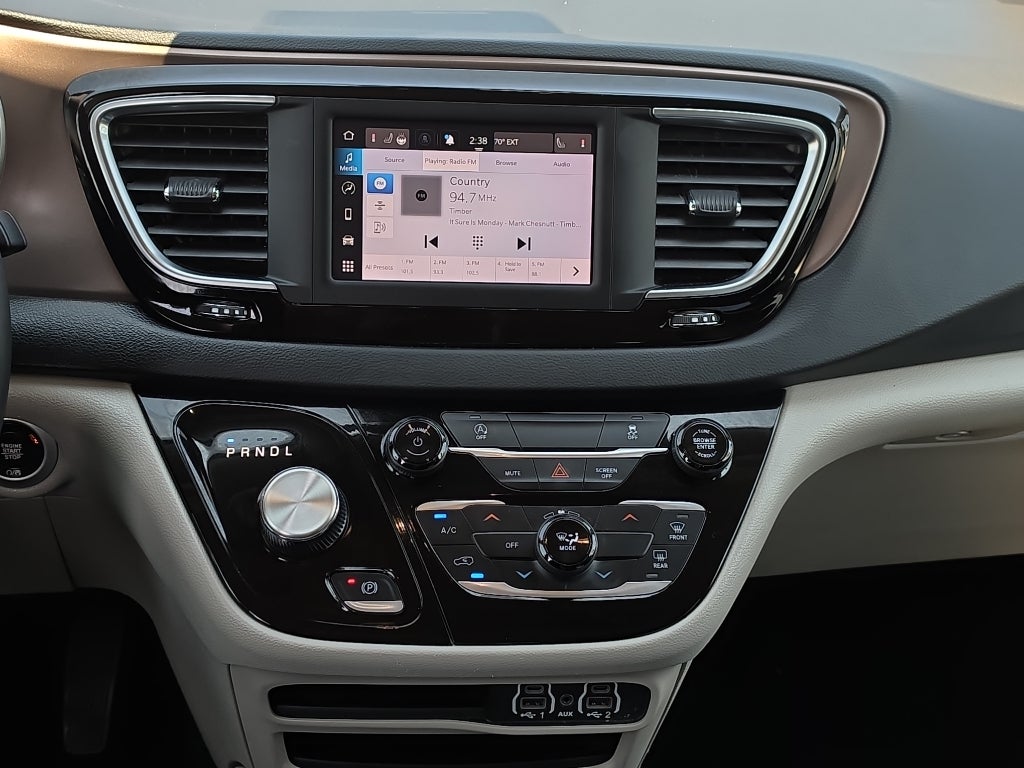 2023 Chrysler Voyager LX