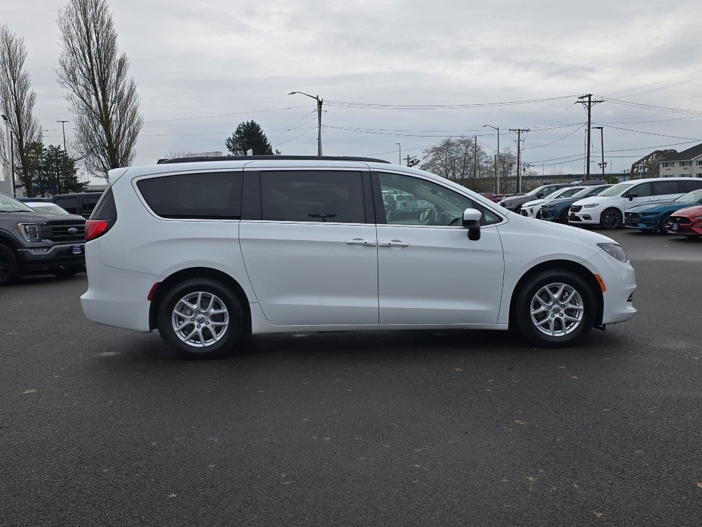 2021 Chrysler Voyager LXI