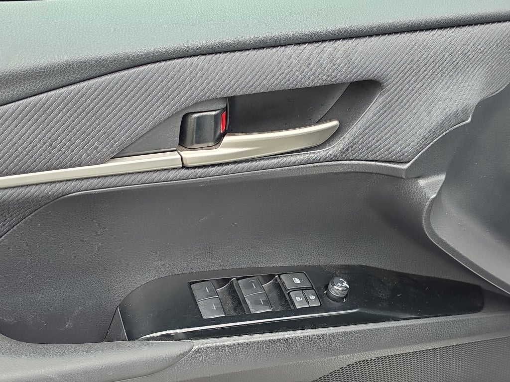 2025 Toyota Camry Hybrid SE