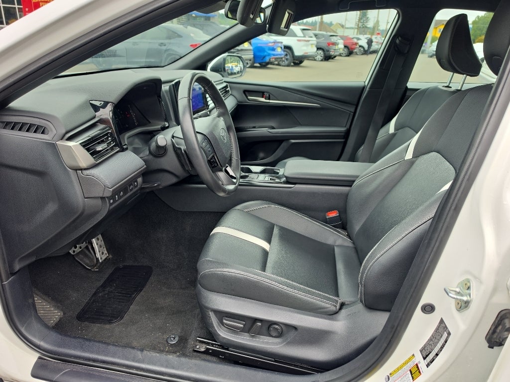 2025 Toyota Camry Hybrid SE